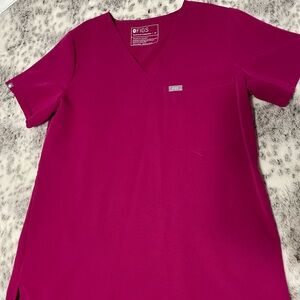 Figs Magenta Catarina scrub top